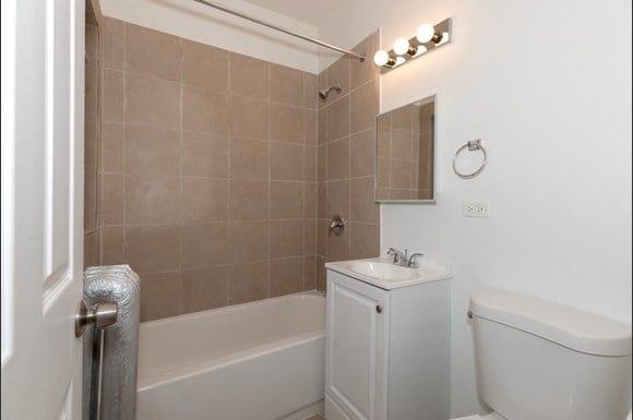 Bathroom | Apartments in South Shore, Chicago | Pangea Real Estate